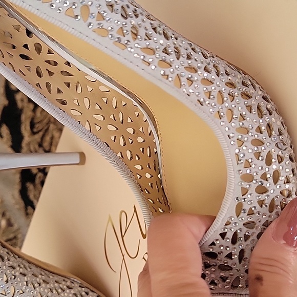 Mishka Badgley silver rhinestone peep toe pumps. Bling 8.5 NEW - Picture 3 of 6